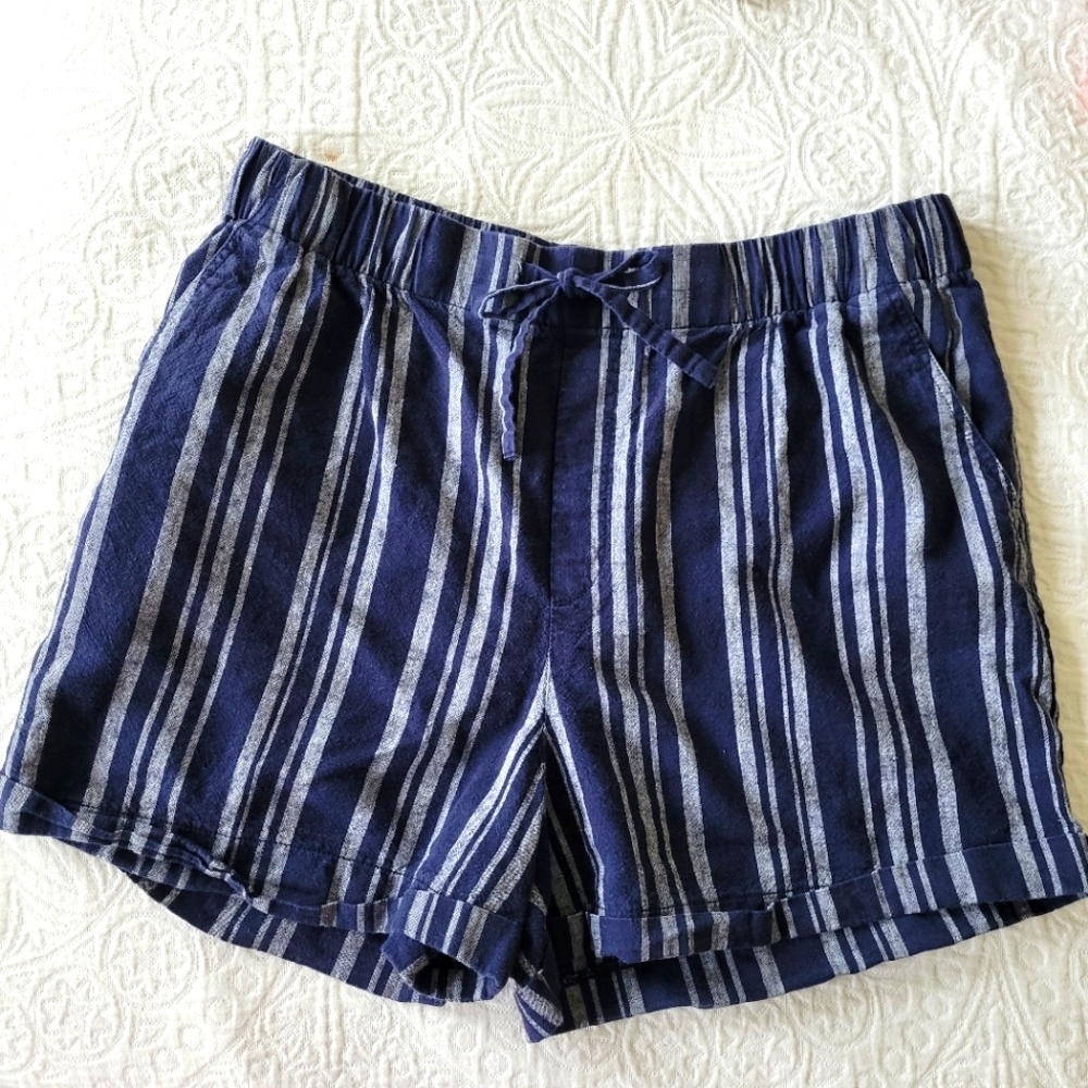 Uniqlo Navy Striped Linen Shorts in size L